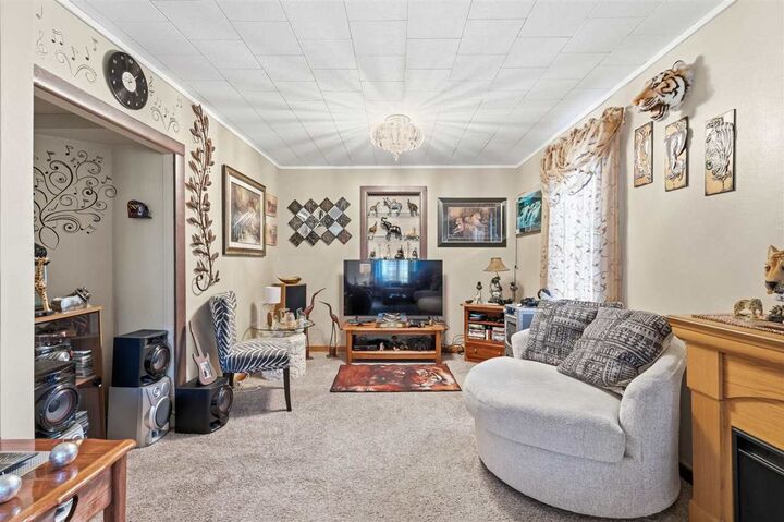 Property Photo:  1211 22nd Ave SW  IA 52404 