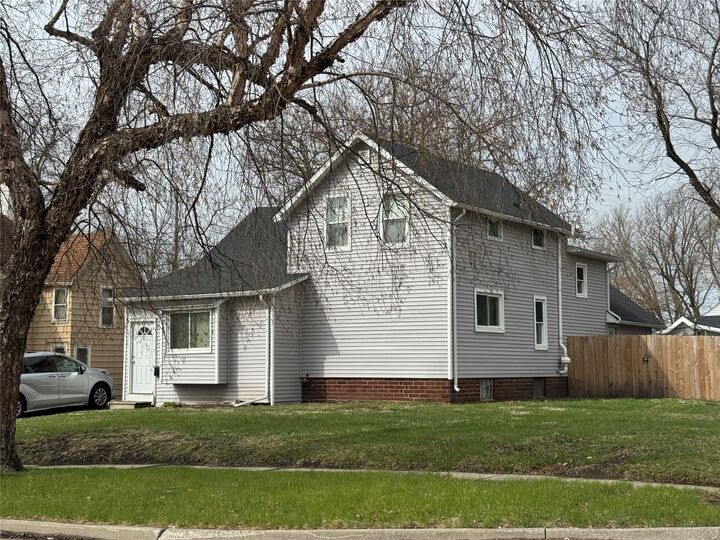 Property Photo: 819 Division Street IA 50036