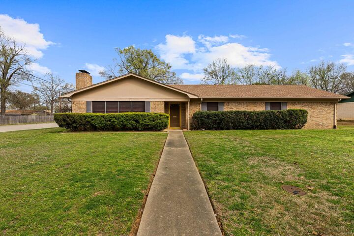 Property Photo:  2600 Redbud Street  TX 75662-2600 