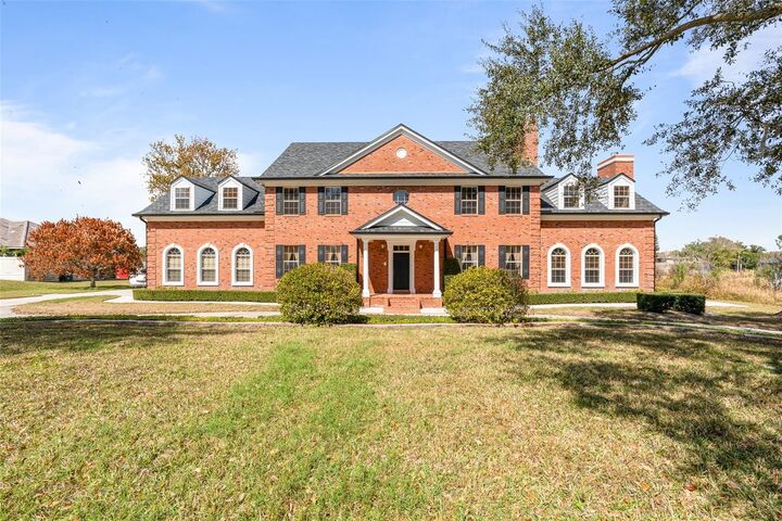 Property Photo: 8133 Oakland Place FL 32819