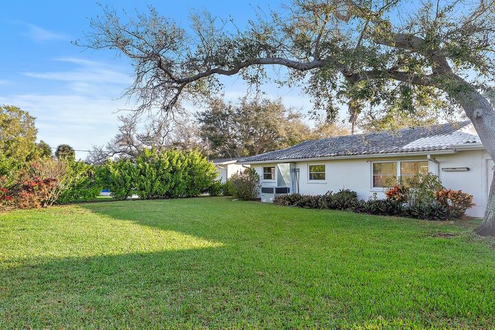 Property Photo:  514 Harbor Drive S  FL 34285 
