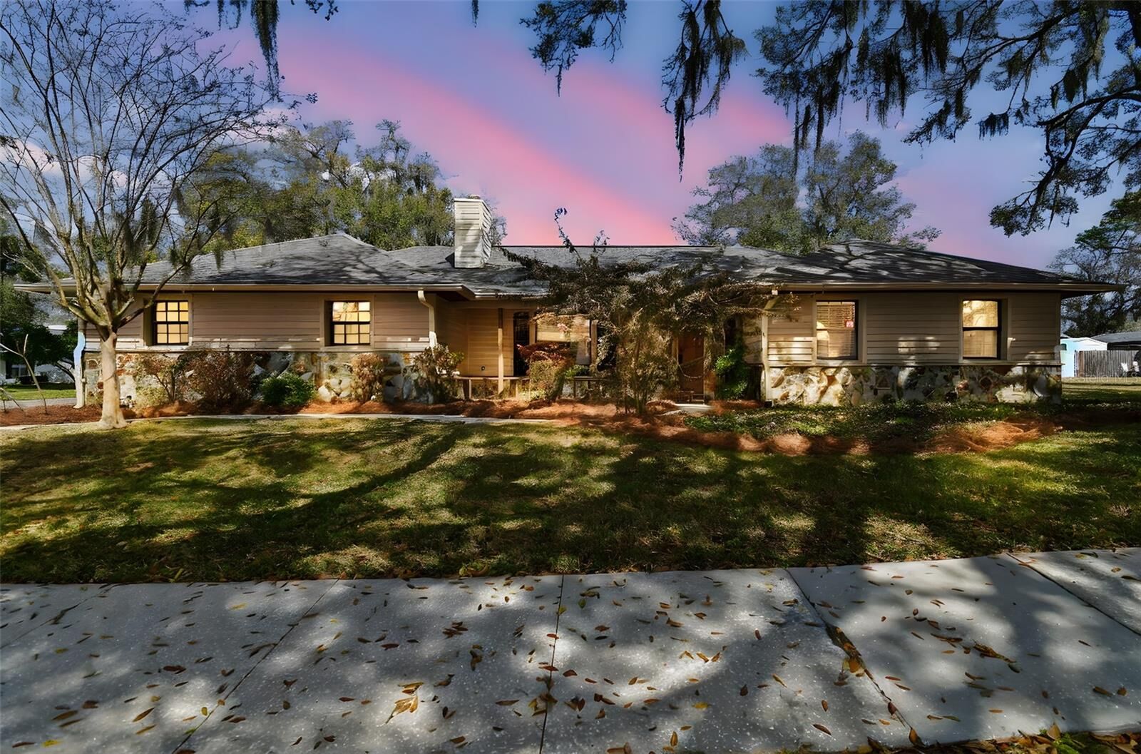 Property Photo:  1509 Teakwood Drive  FL 33563 