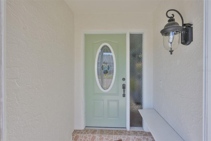 Property Photo:  1612 Leland Drive  FL 33573 