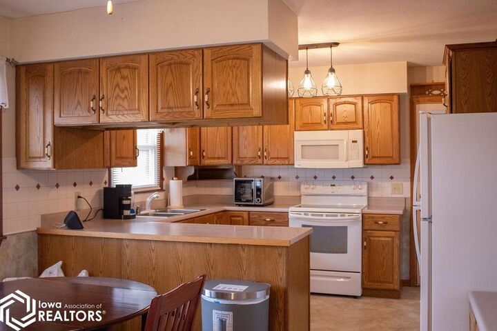 Property Photo:  2710 Clearview Drive  IA 52601 