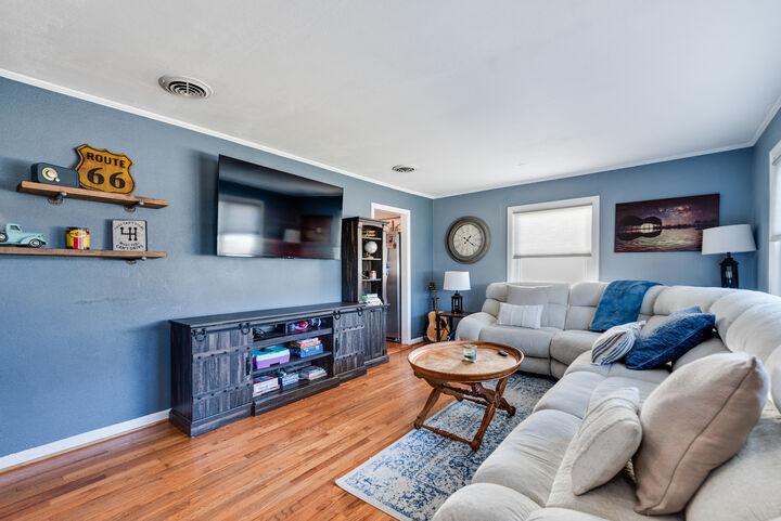 Property Photo:  306 N Schubert Street  IL 60067 