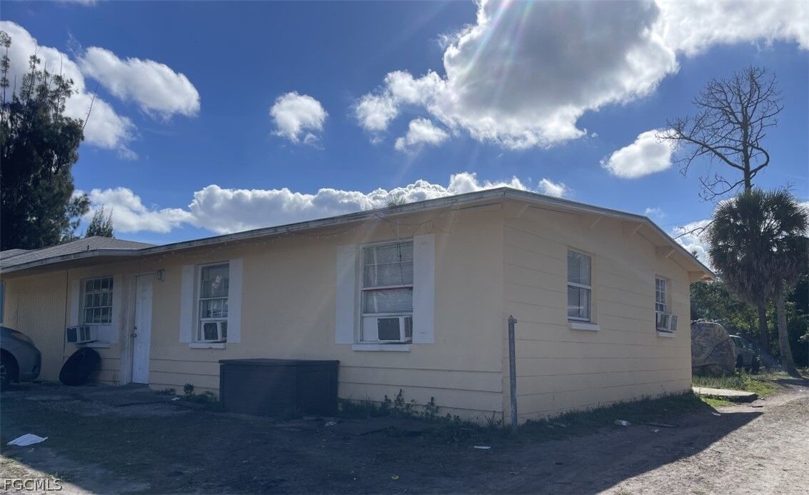 Property Photo: 116 Lucille Avenue FL 33916