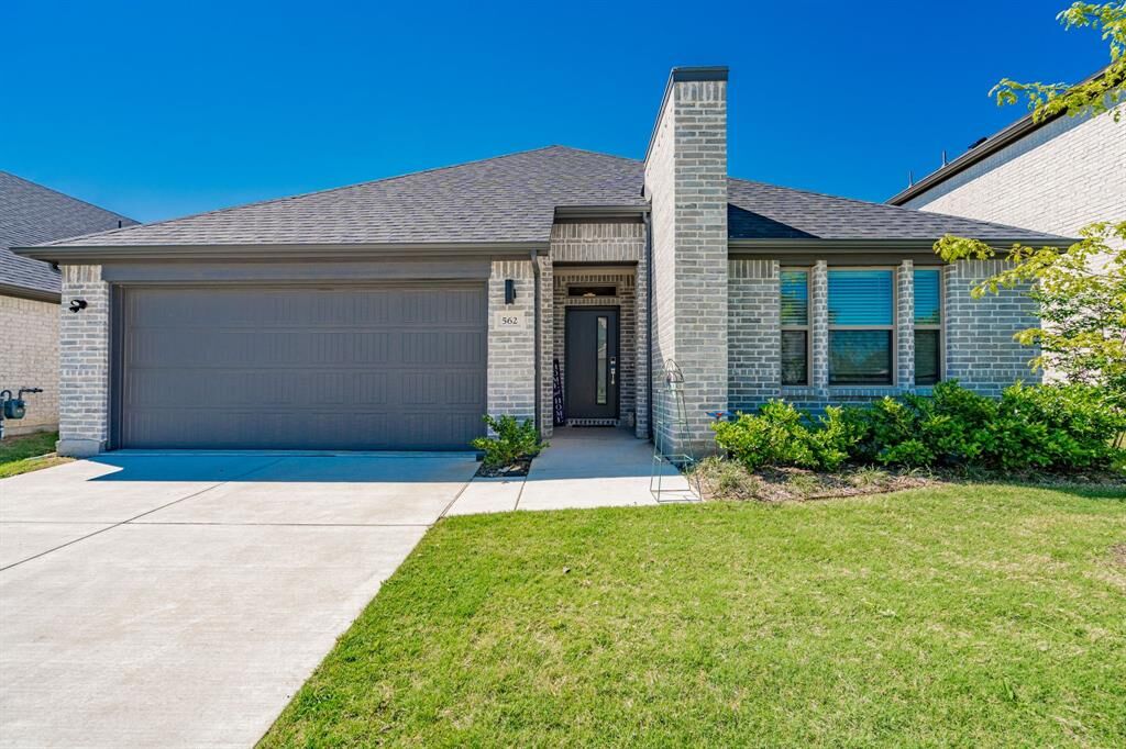 Property Photo:  562 Water Valley Drive  TX 75166 
