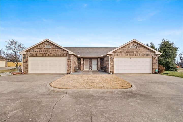 Property Photo:  1020 W Cypress Street  AR 72756 