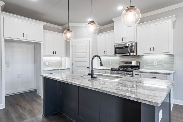 Property Photo:  1816 Ferguson Street  AR 72751 