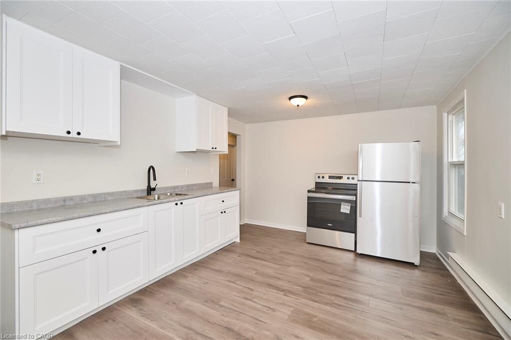 Property Photo: 33 Lock Street 3 ON L2N 5B8