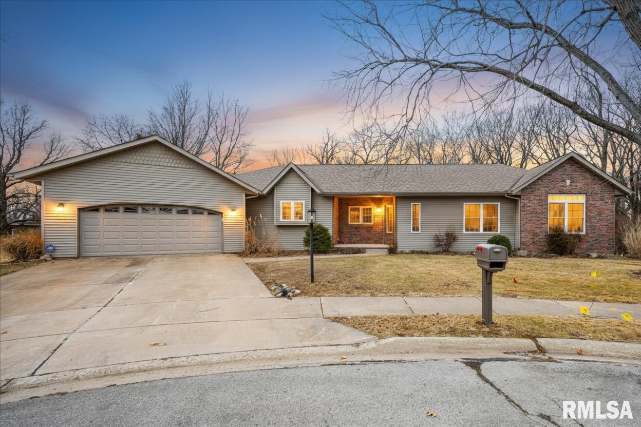 Property Photo:  2811 N Rustic Ridge Drive  IL 61604 