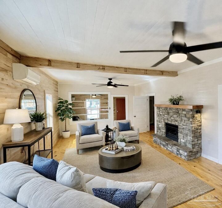 Property Photo:  1505 W. Garden St  FL 32502 