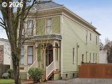 Property Photo:  2625 SE Stark St  OR 97214 