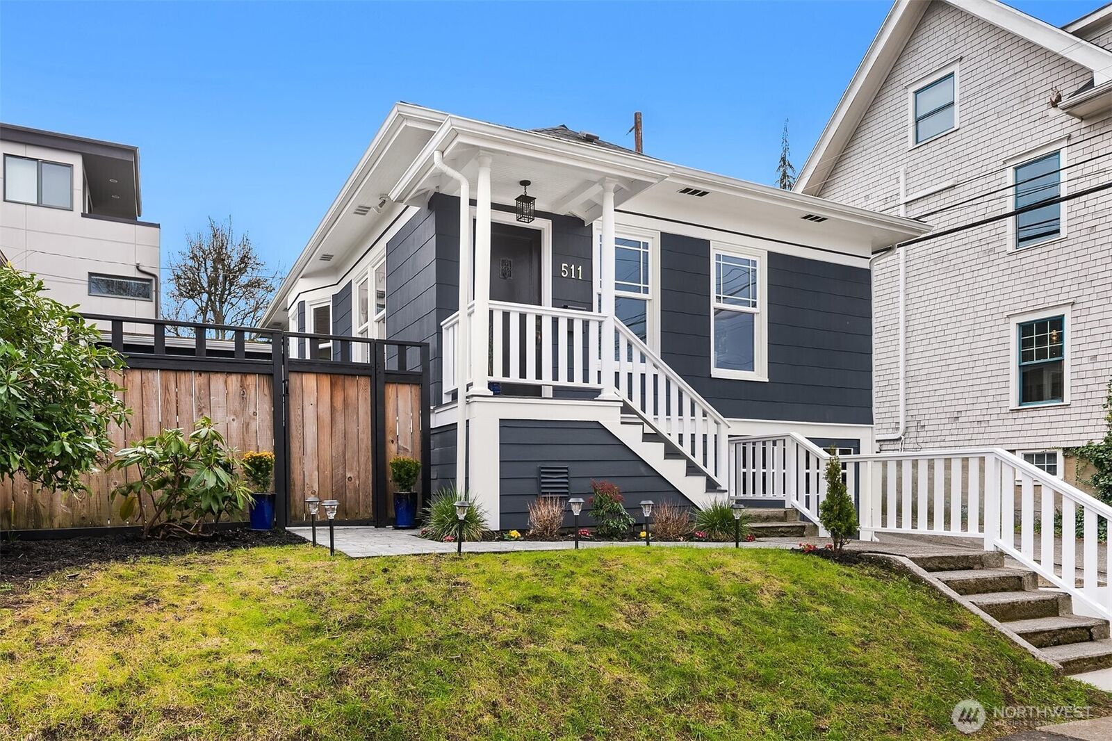 Property Photo:  511 W McGraw Street  WA 98119 