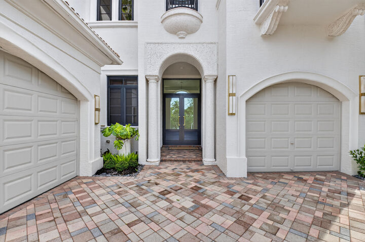Property Photo: 17921 Villa Club Way FL 33496