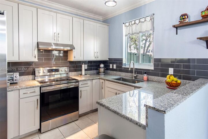 Property Photo: 12523 SW 121st Way FL 33186