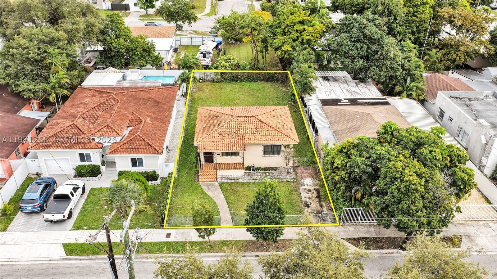 Property Photo:  831 NW 21st Ct  FL 33125 