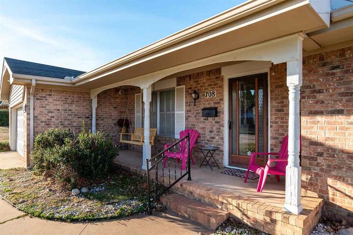 Property Photo:  708 W Hartwood  OK 74075 