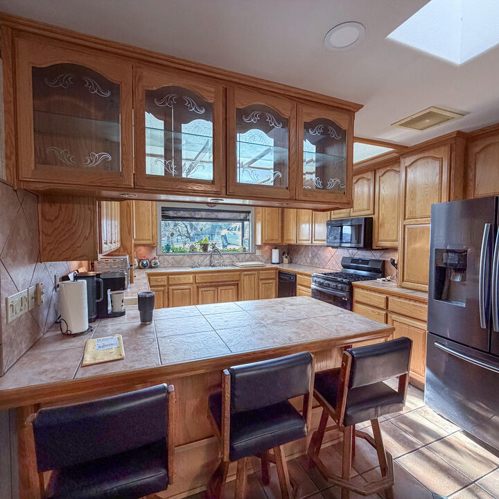 Property Photo:  1380 N Highland Drive  CA 93257 