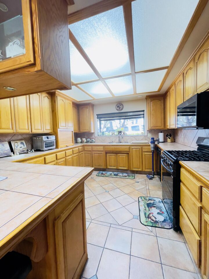 Property Photo:  1380 N Highland Drive  CA 93257 