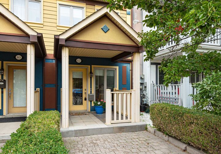 Photo de la propriété:  82 Woodbine Avenue  ON M4L 2A2 