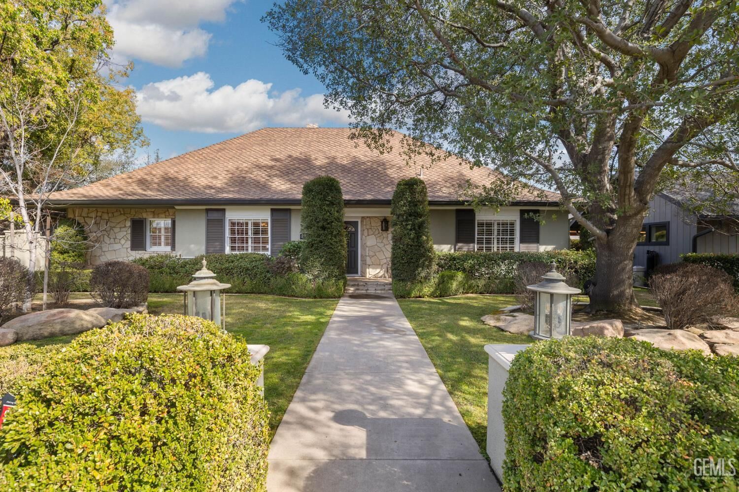 Property Photo:  2310 Elm Street  CA 93301 