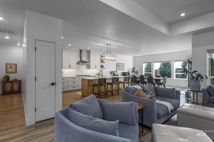 Property Photo: 11445 W Threadgrass St ID 83669