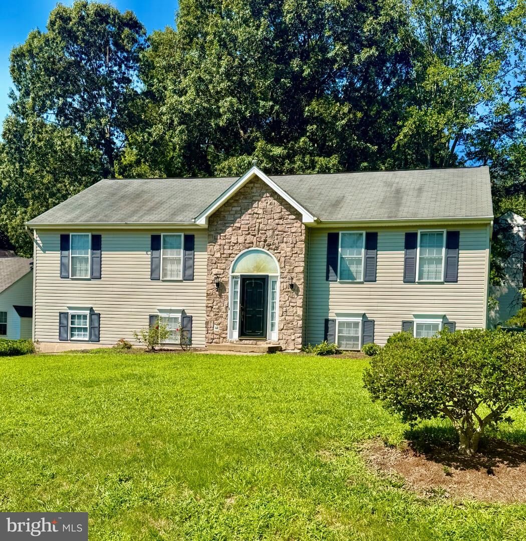 Property Photo: 9504 S S. Royal Crest Court VA 22408