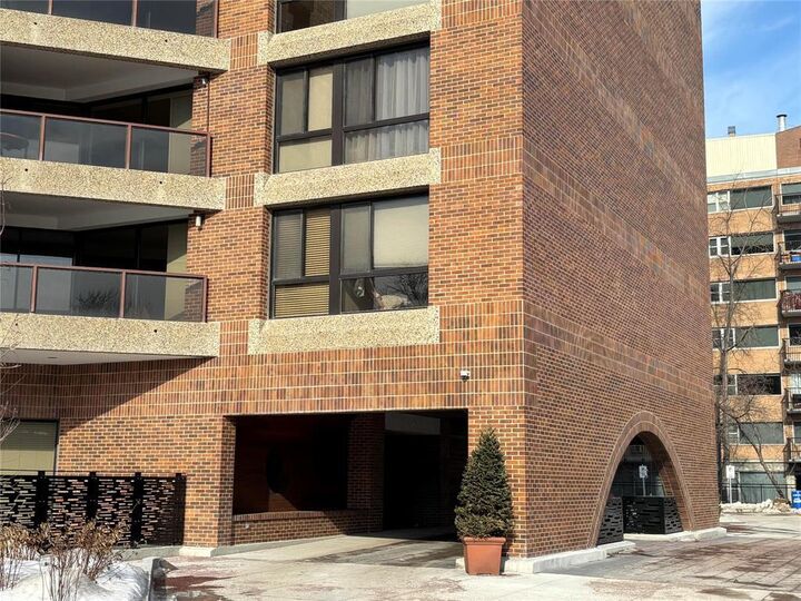 Property Photo:  255 Wellington Crescent  MB R3M 3V4 