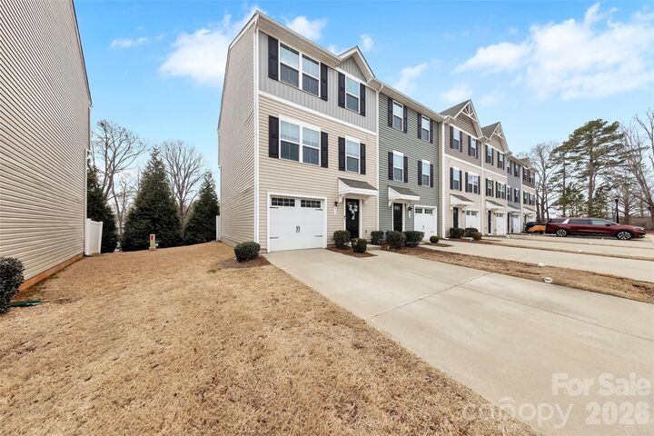 Property Photo: 910 Taybyn Road SC 29715