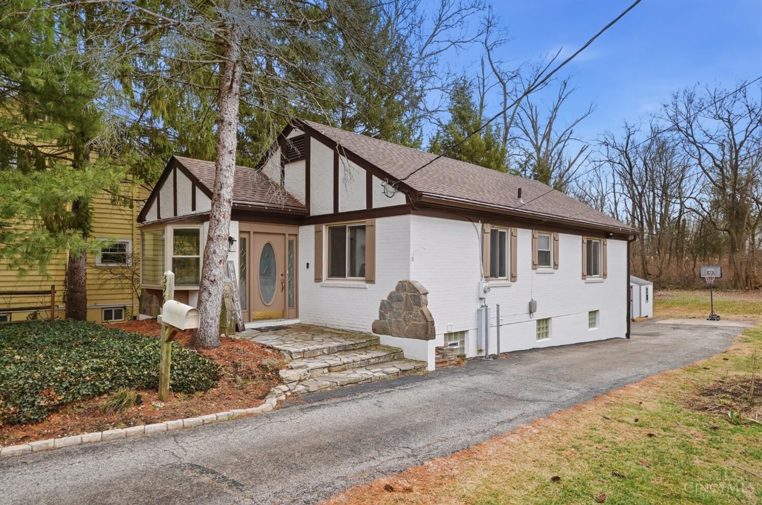 Property Photo: 5965 Wayside Avenue OH 45230