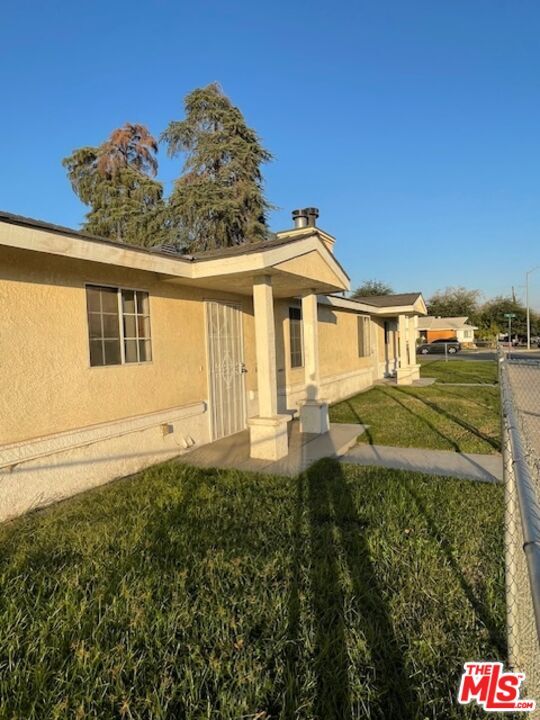 Property Photo:  503 K St  CA 93304 