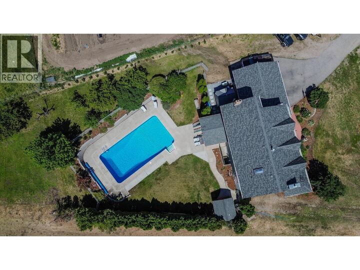 Property Photo: 445 Road 5 Other BC V0H 1T1
