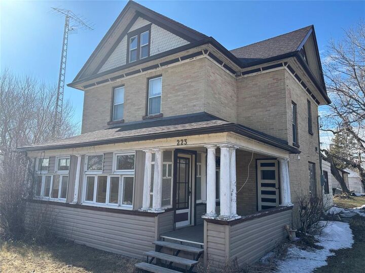 Property Photo:  223 Second Street South  MB R0K 0C0 