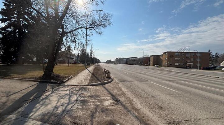 Property Photo:  2194 Portage Avenue  MB R3J 0M2 