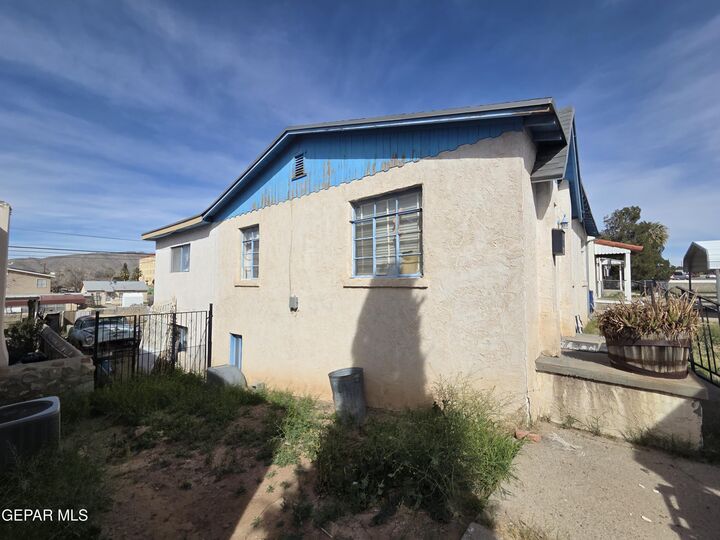 Property Photo: 1217 Howze Street TX 79903