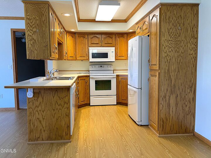 Property Photo:  2900 4th Street N 203  ND 58503 