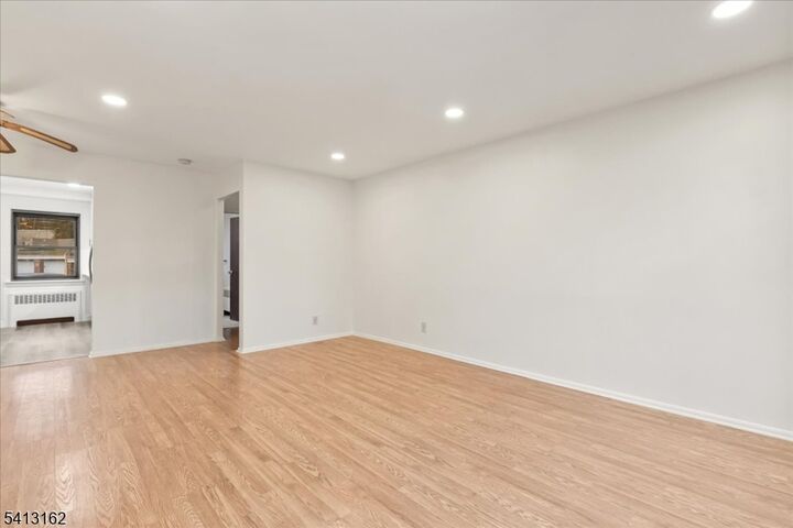 Property Photo:  39 Sandra Circle B 4  NJ 07090 