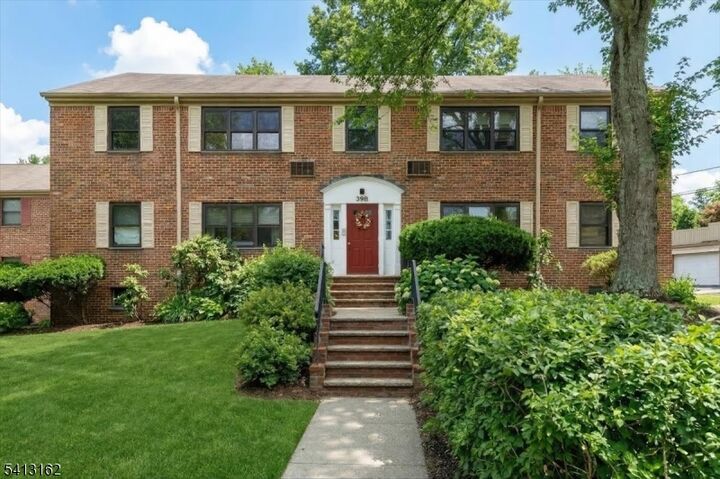 Property Photo:  39 Sandra Circle B 4  NJ 07090 