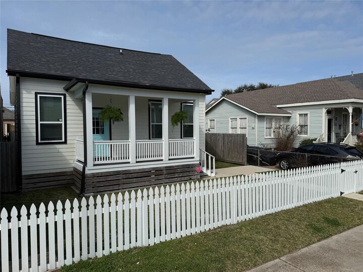 Property Photo:  3424 Ursuline Street  TX 77550 