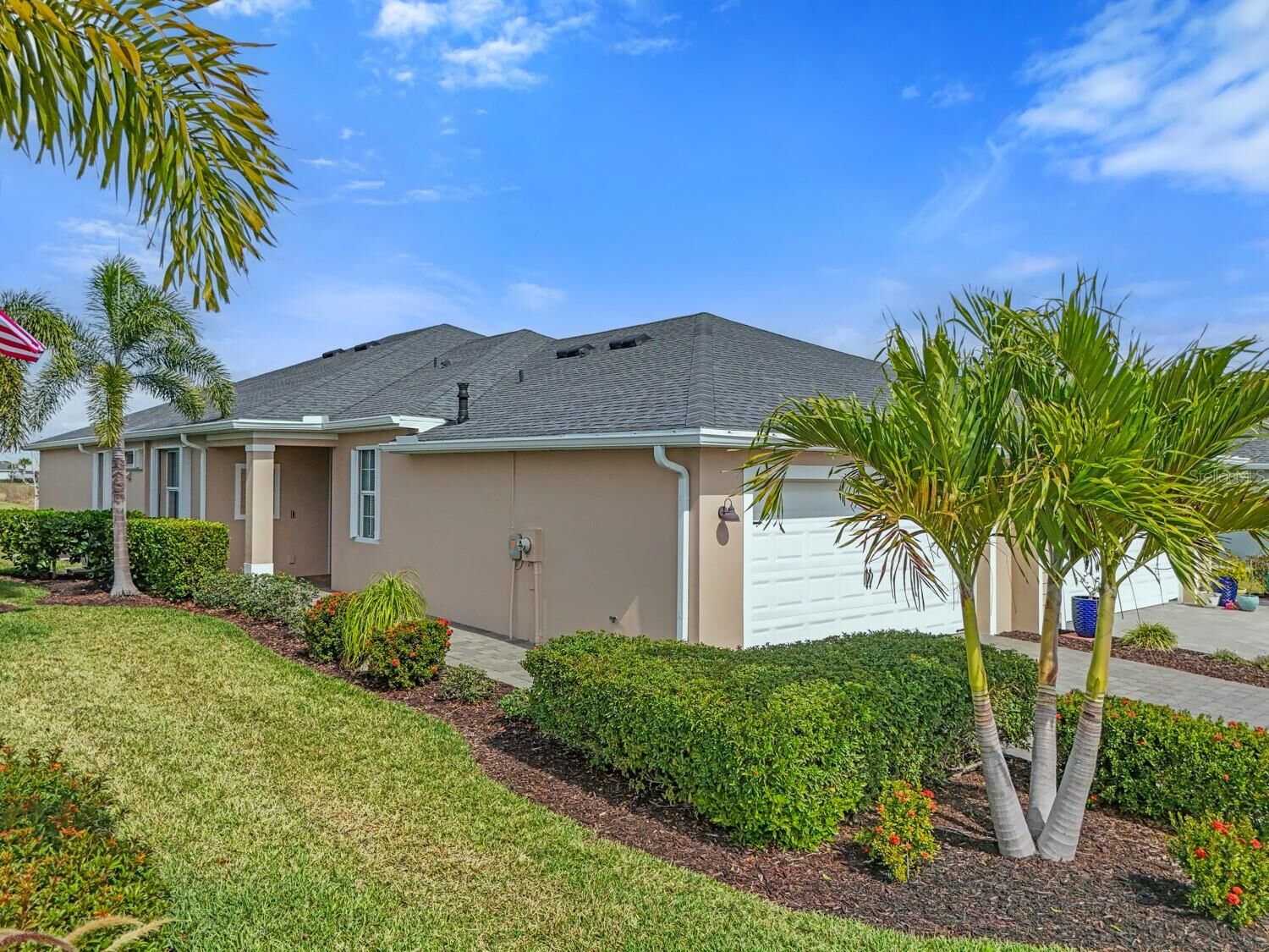 Property Photo:  17652 Woodland Court  FL 33982 