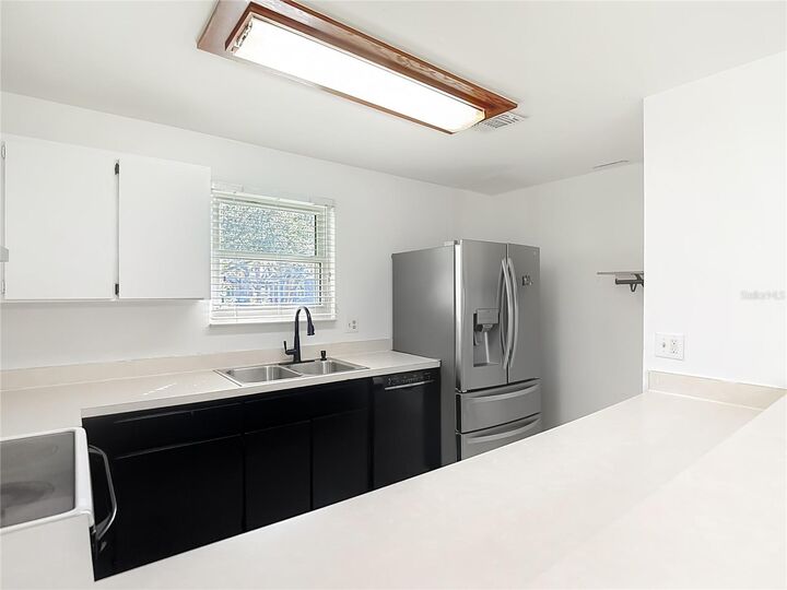 Property Photo:  10121 Lake Oak Circle  FL 33624 