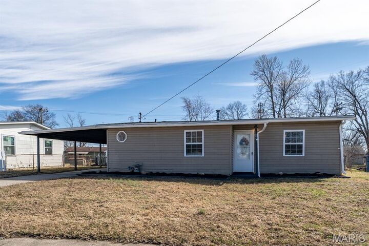 Property Photo: 2004 Elm Avenue IL 62040