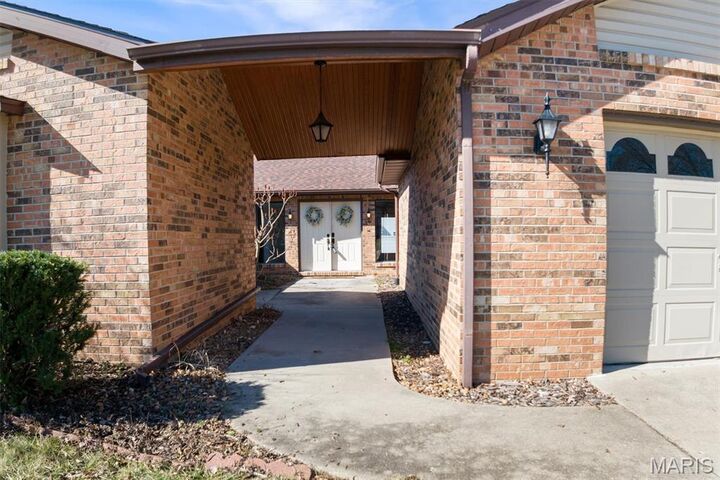 Property Photo:  1001 Ramblewood Drive  IL 62269 