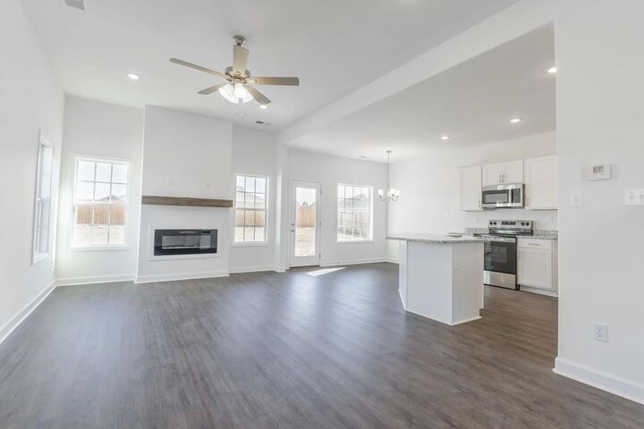 Property Photo:  165 Summer Rose Ln  TN 38068 