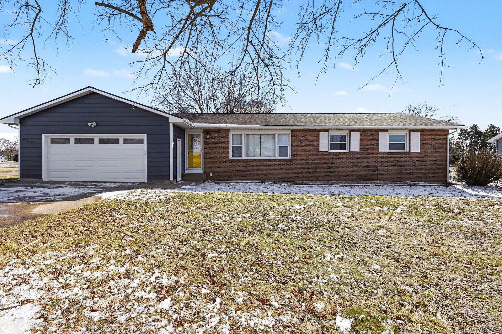 Property Photo:  865 W Main Street  MI 49072 