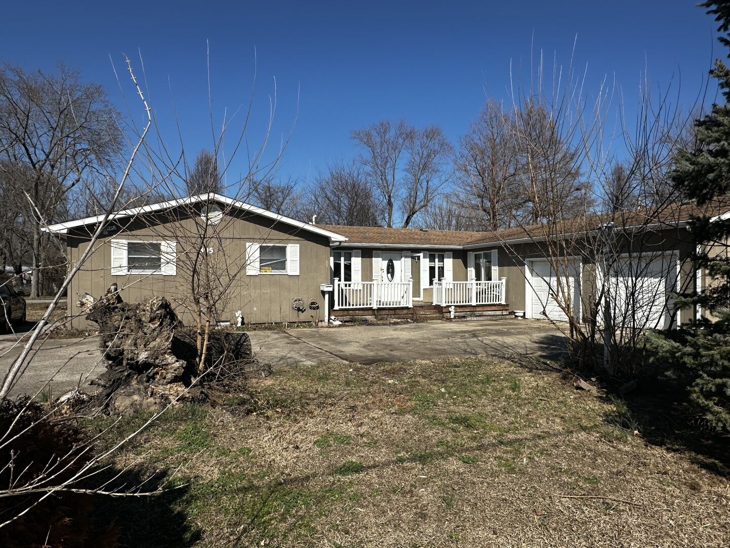 Property Photo:  805 W Helen Avenue  IL 62822 