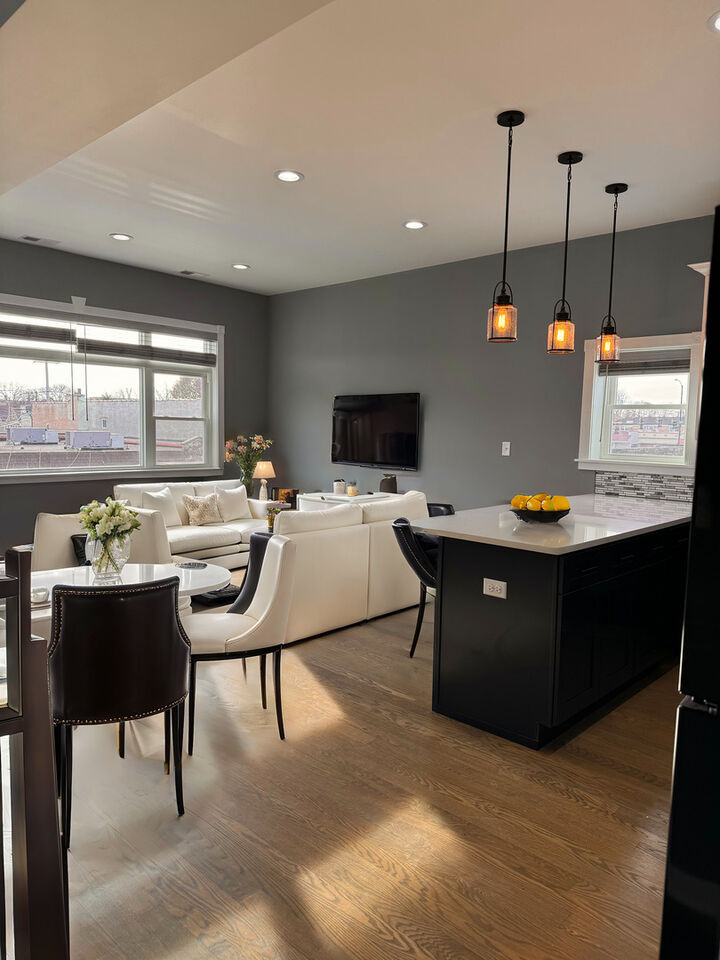 Property Photo:  5938 W Montrose Avenue 2  IL 60634 