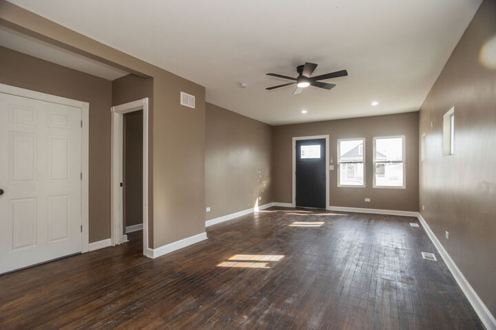 Property Photo: 1924 S 17th Avenue IL 60153