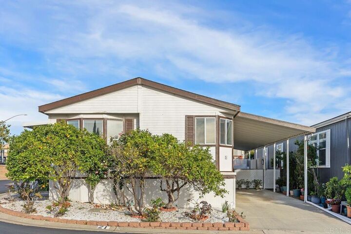 Property Photo:  1600 E Vista Way 21  CA 92084 